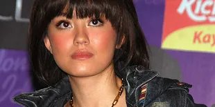 Agnes Bakal Bikin Clothing Line