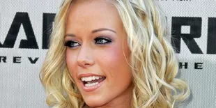 Video Seks Kendra Wilkinson Kalahkan Kim Kardashian