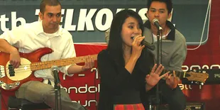 Ajeng Tak Mau Kecanduan Online