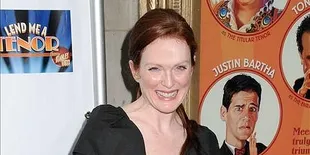 BBM Bikin Jari Julianne Moore Keriting