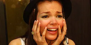 Dewi Sandra Ketagihan Nonton Pertandingan Bola