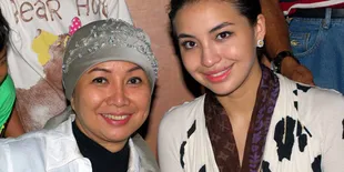 Manohara dan Deasy Fajarina Sakit Tifus Bareng