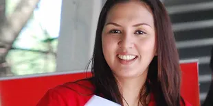 Donna Harus Jalan 3 Kilo Demi Nonton Bola