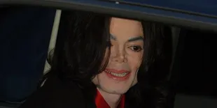 Makam Michael Jackson Dirusak