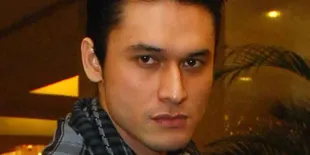 Indra Bruggman Cuci Kaki Nyokap Tiap Lebaran