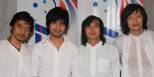 Mobil Band Gigi Raib Digondol Maling