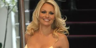Pamela Anderson Jadi Juri Miss Ukraina