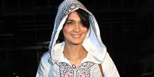 Berkerudung Putih, Luna Maya Silaturahmi ke Mabes
