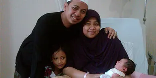 Putri Ke-4 Opick Terlahir ke Dunia Diiringi Gema Takbir