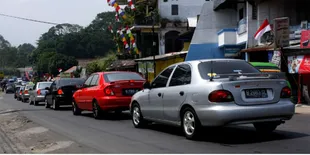 Jalur Puncak Antre Panjang