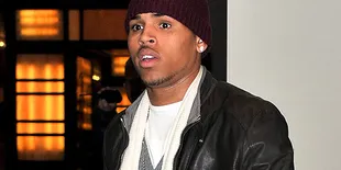 Rihanna Ramaikan VMA, Chris Brown Kesepian di Klub Malam