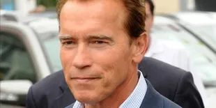 Hugh Hefner Simpan Video Porno Arnold Schwarzenegger