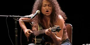 Daniel Sahuleka, Biografi Dan Kamera Untuk Memotret Banjir