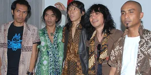 Slank Sumbang 1000 Ponsel Untuk Korban Bencana