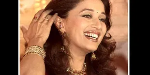 Akhirnya Madhuri Dixit Gabung Twitter!