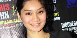 Ayu Pratiwi Nantikan Pergantian Tahun di Bali