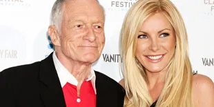 Tunangan Hugh Hefner Pamerkan Cincin Tunangan