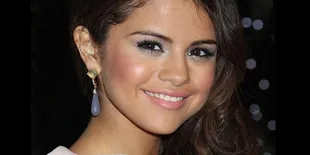Akun Twitter Dan Facebook Selena Gomez Dibajak
