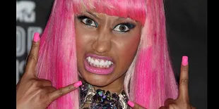 Tinggal Bersama, Rihanna - Nicki Minaj Lesbian?