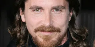 Christian Bale Raih Golden Globe Award Pertama