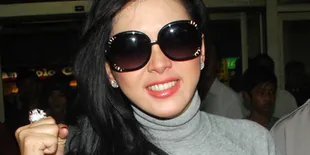 Masuk Nominasi 'Dahsyat', Syahrini 'Adem' Saja