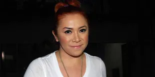 Melly Goeslaw Dukung Ariel Secara Wajar