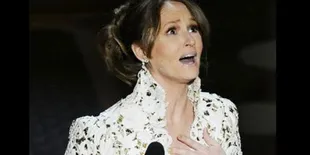 Melissa Leo Minta Maaf Mengumpat di Panggung Oscar