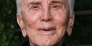 Oh My God, Kirk Douglas Muncul di Pesta Oscar