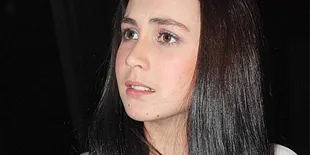 Arumi Bachsin Nangis Baca Surat Adiknya