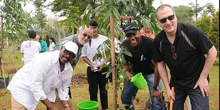 Aksi Tanam Pohon Musisi Java Jazz 2011