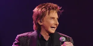 Barry Manilow Jadi Trending Topics