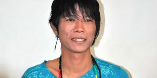 Andika - Izzy 'Ngumpet' Saat Menghisap Ganja