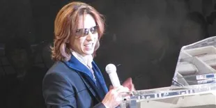 Tsunami, Leader X Japan Sumbangkan 'Crystal Piano'