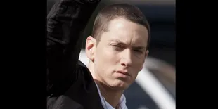 Eminem 'Rebut Tahta' Jacko di Facebook