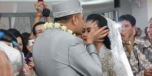 Menikah, Raul Cium Bibir Krisdayanti 3 Kali