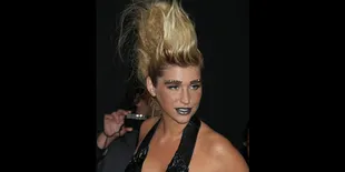 Kesha Tunda Konser di Jepang