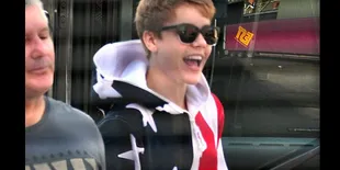Wah, Justin Bieber Ubah Bendera AS Jadi Baju!