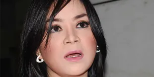 Asisten Lengah, iPad Annisa Bahar Amblas