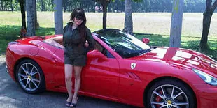 Mengintip Mobil Mewah Melinda Dee