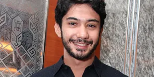 Reza Rahadian Galau Karena 'TANDA TANYA'