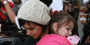 Kado Spesial Katie Holmes Untuk Suri Cruise