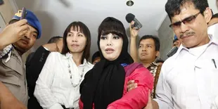 Rekonstruksi Tunggu Melinda Dee Sembuh