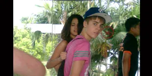 Justin Bieber - Selena Gomez Kepergok di Bandara