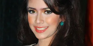 Antara Nadine, Rok Mini dan Istana Wapres