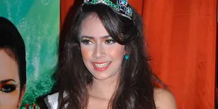 Nadine Alexandra Bantah Kenakan Rok Mini