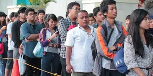 Anak SD Berburu Tiket Paramore