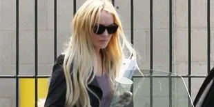 Lindsay Lohan Resmi Jadi Tahanan Rumah