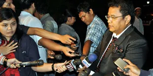 Para Artis Hadiri Promosi Gelar Doktor Hotman Paris