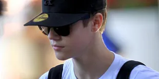 Justin Bieber Bakar Celana Dalam Bekasnya