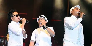 Sandhy Sondoro Sabet Tiga Penghargaan